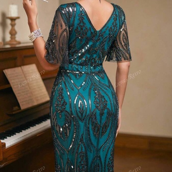 Elegant long dress gown - Picture 10 of 11